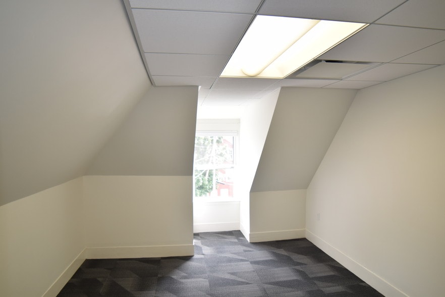 More Photos Of 450-456 Boston Post Rd, Weston Storefront Retail Office For Lease