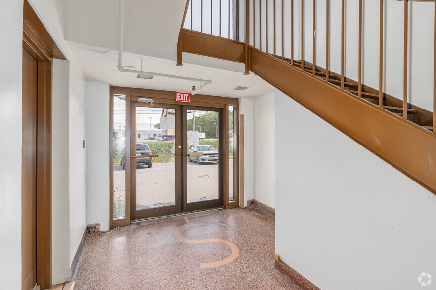 More Photos Of 600 S Poplar St, Hazleton Service For Lease