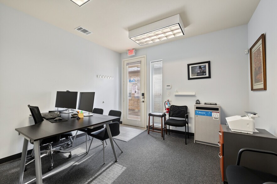 More Photos Of 1508 Dessau Ridge Ln, Austin Office For Sale
