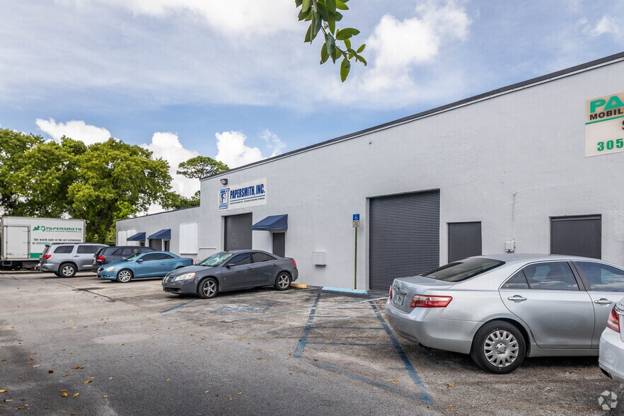 More Photos Of 3100 NW 27th Ave, Miami Manufacturing For Lease
