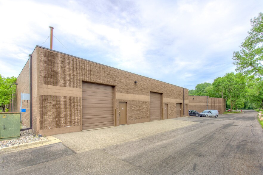 More Photos Of 5500 Lincoln Dr, Edina Light Distribution For Lease