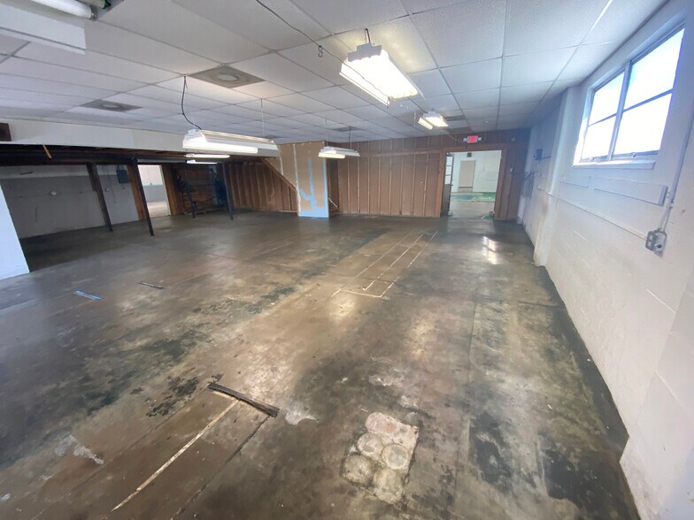 More Photos Of 2830 46th Ave N, Saint Petersburg Light Manufacturing For Lease
