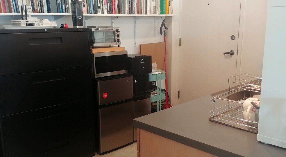 More Photos Of 2401 E 6th St, Austin Loft Creative Space For Lease