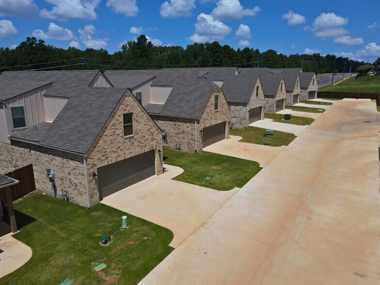 Primary Photo Of 4344 Macnab Dr, Tyler Apartments For Sale