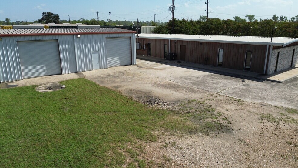 More Photos Of 3419 Trailmobile Dr, Houston Office For Sale