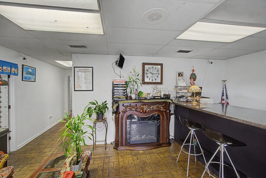 More Photos Of 71 Midtown Park W, Mobile Medical For Sale