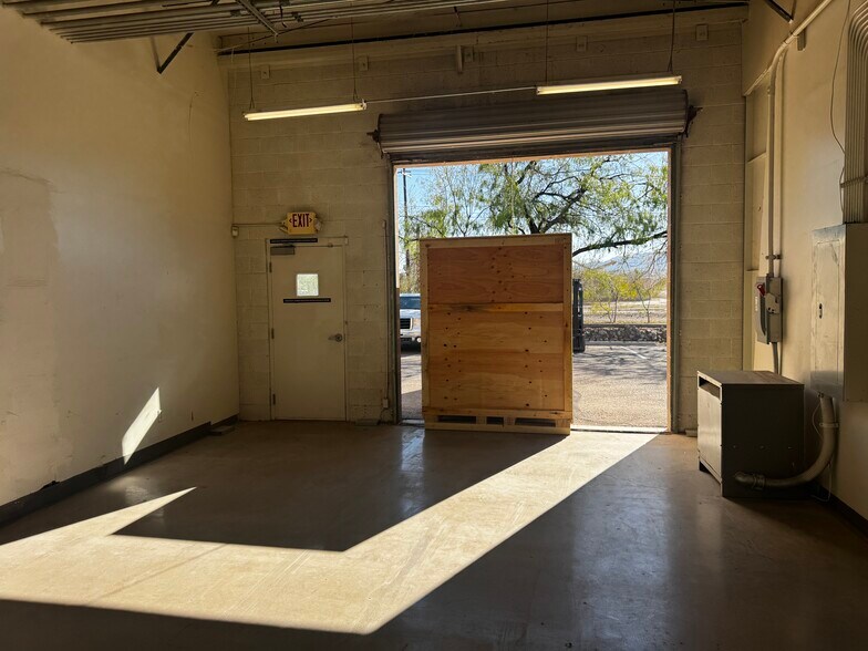 More Photos Of 7620 N Hartman Ln, Tucson Research And Development For Lease