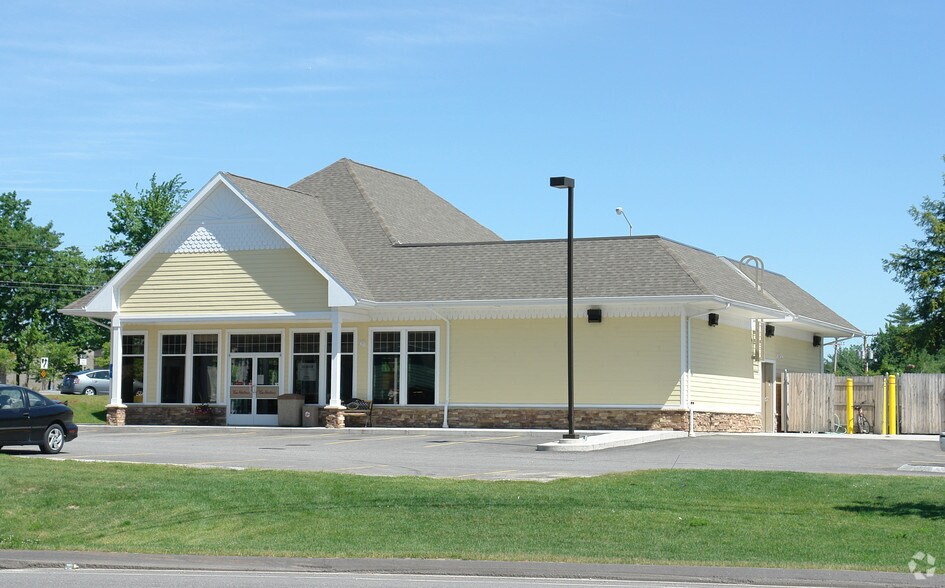 Primary Photo Of 5 Horton Pl, Topsham Restaurant For Lease