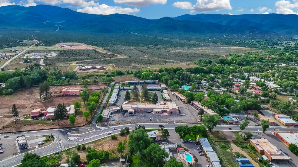 More Photos Of 413 Paseo Del Pueblo Norte, Taos Hotel For Sale