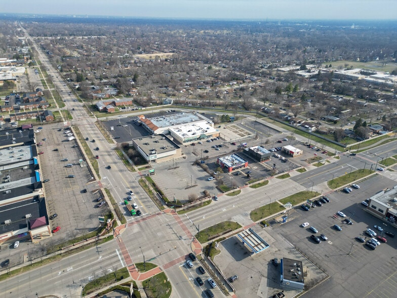 More Photos Of 13550 W 9 Mile Rd, Oak Park Freestanding For Lease