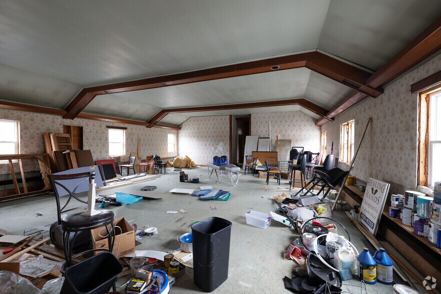 More Photos Of 13 Park Ave, Hadley Restaurant For Sale