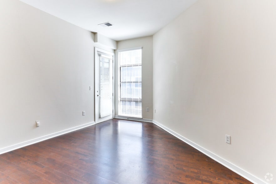 More Photos Of 810 E 7th St, Charlotte Apartments For Lease