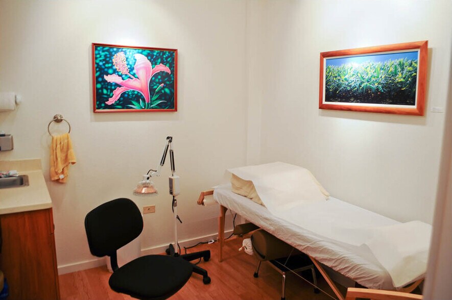 More Photos Of 438-444 Hobron Ln, Honolulu Office For Lease