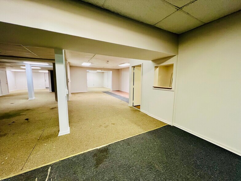 More Photos Of 1938 Airport Hwy, Toledo Freestanding For Sale