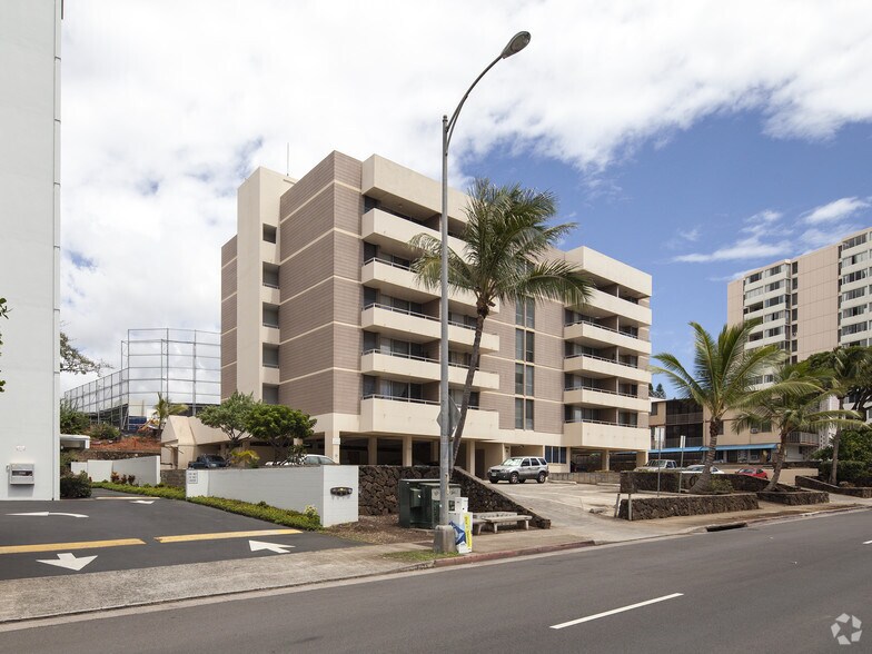 More Photos Of 1055 Ala Napunani St, Honolulu Apartments For Sale