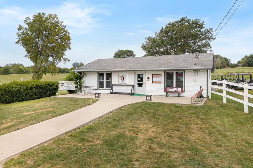 More Photos Of 6480 SE Highway 169, Saint Joseph Sports And Entertainment For Sale