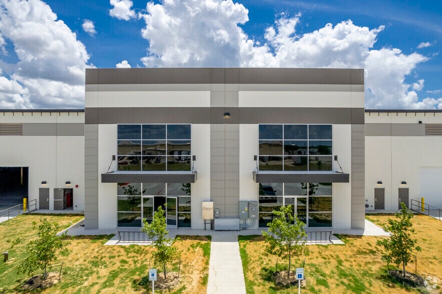 More Photos Of 5311 Dietrich Rd, San Antonio Distribution For Lease