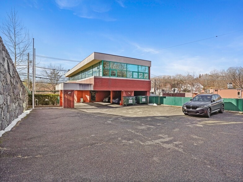 More Photos Of 263 Glenville Rd, Greenwich Storefront Retail Office For Lease