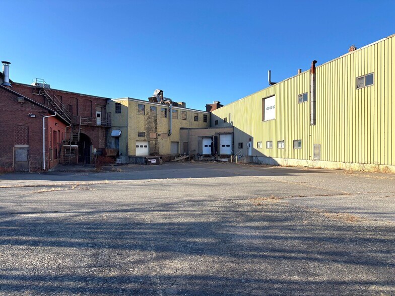 More Photos Of 574 E Main St, Waterbury Manufacturing For Sale