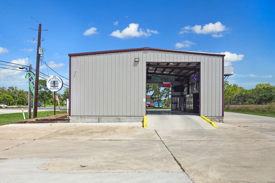 More Photos Of 13111 Highway 6, Santa Fe Freestanding For Sale