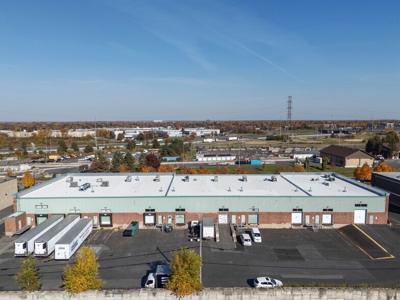 More Photos Of 874-896 Rue Jean-Neveu, Longueuil Warehouse For Lease