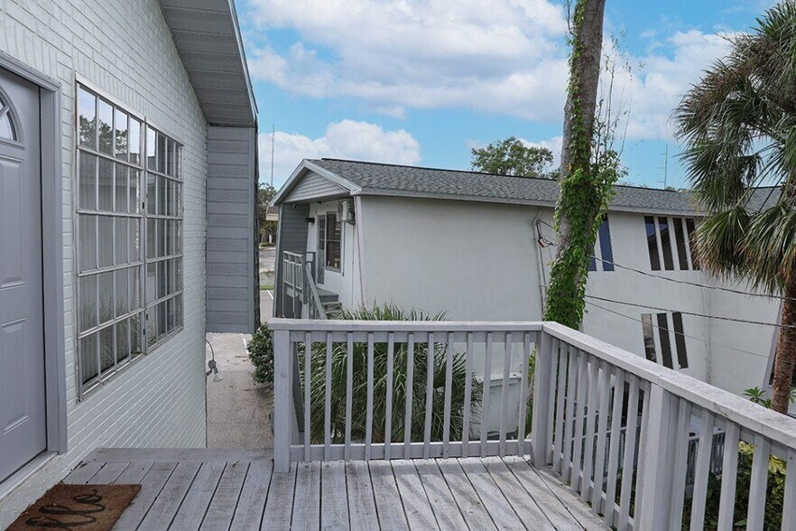 More Photos Of 2231-2233 Nursery Rd, Clearwater Loft Creative Space For Lease