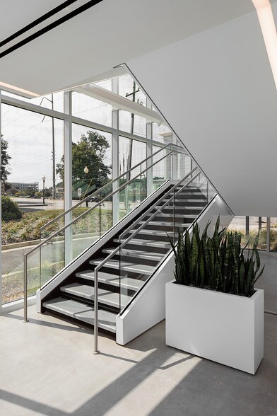 More Photos Of 3405 Piedmont Rd NE, Atlanta Office For Sale