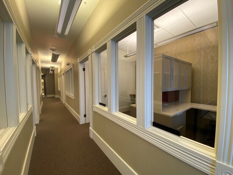 More Photos Of 1301 Central Ave, Dubuque Office For Lease