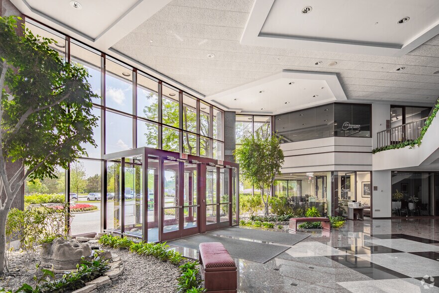 More Photos Of 750 W Lake Cook Rd, Buffalo Grove Office For Lease