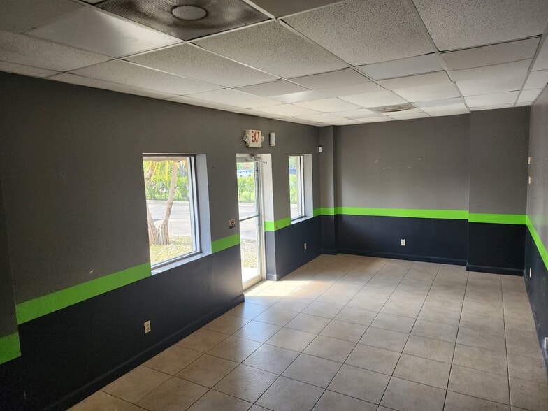 More Photos Of 1927-1935 SW South Macedo Blvd, Port Saint Lucie Warehouse For Lease