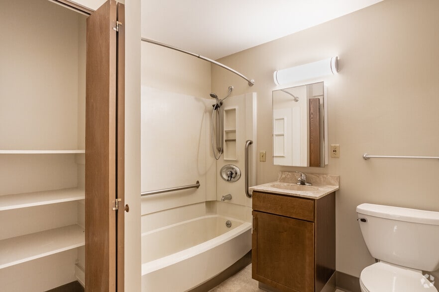 More Photos Of 195 Genesee St, Utica Apartments For Lease