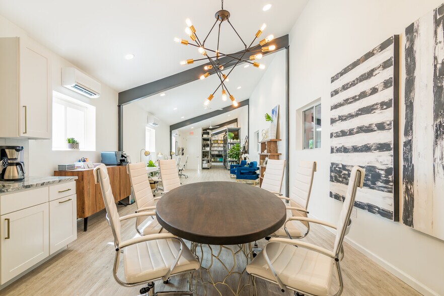 More Photos Of 5203 Beacon Dr, Austin Flex For Lease