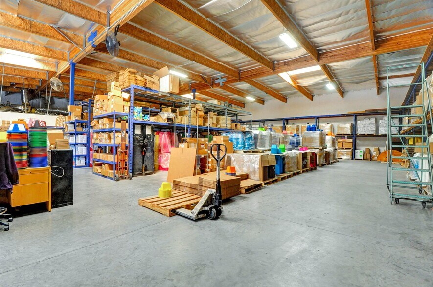 More Photos Of 920 W 10th St, Azusa Warehouse For Sale