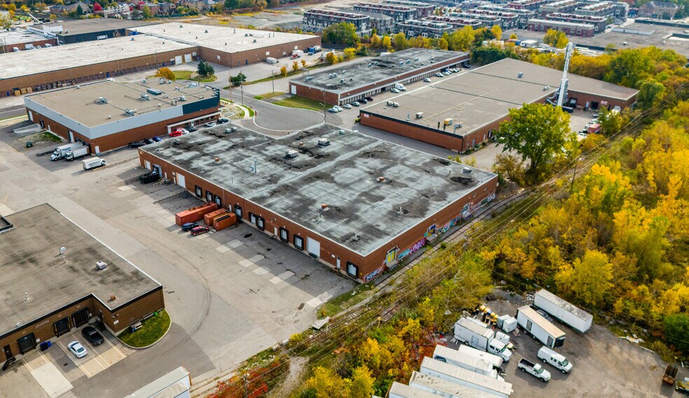 More Photos Of 82 Akron Rd, Toronto Distribution For Lease