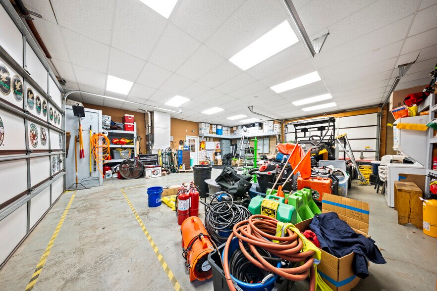 More Photos Of 3224 Winchester Ave, Ashland Flex For Sale