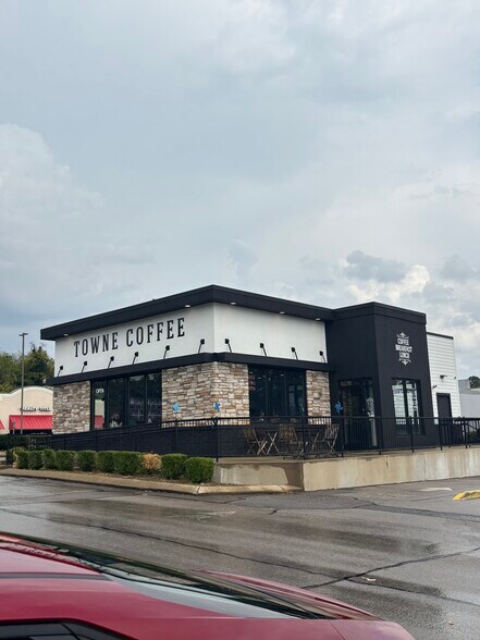 More Photos Of 1201 N Commerce Ct, Columbia Fast Food For Sale