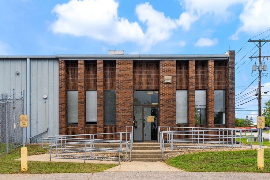 More Photos Of 2800 Diode Ln, Louisville Warehouse For Sale