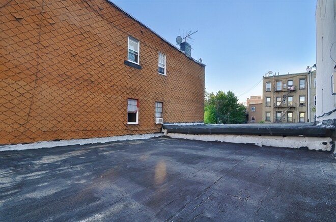 More Photos Of 150 N 8th St, Brooklyn Warehouse For Lease