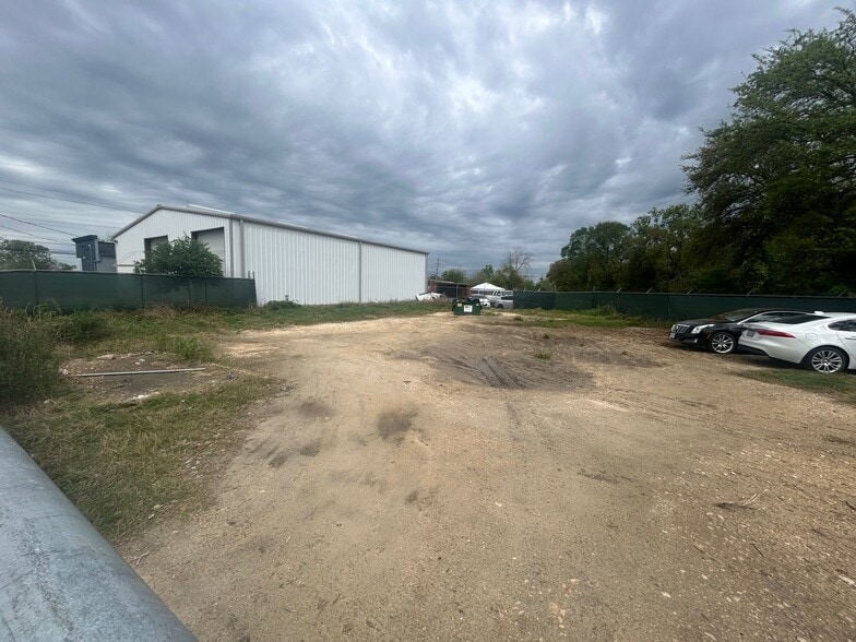 More Photos Of 10751 Almeda Genoa Rd, Houston Office For Sale