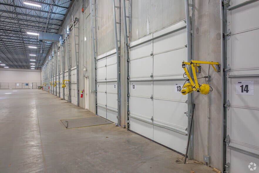 More Photos Of 2350 Park Center Dr, Mebane Warehouse For Lease