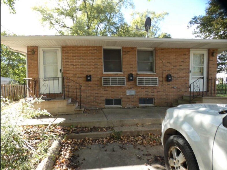 More Photos Of 105 S Washington St, Sparta Apartments For Sale