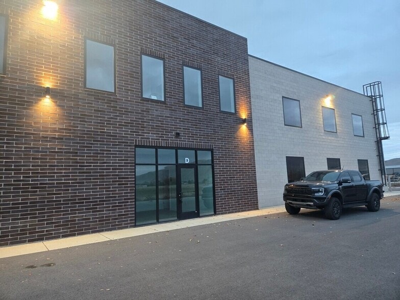 More Photos Of 1548 American Way, Payson Warehouse For Lease