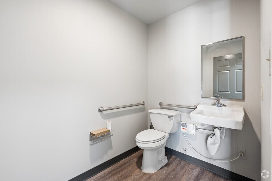 More Photos Of 105 Enterprise Dr, Cumming Unknown For Lease