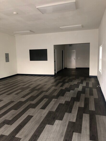 More Photos Of 5268-5276 Atlantic Blvd, Maywood Showroom For Sale