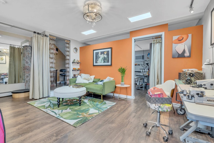 More Photos Of 411 State Route 34 N, Colts Neck Storefront Retail Office For Lease