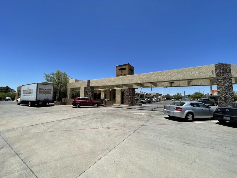 More Photos Of 2828 S Country Club Dr, Mesa Department Store For Lease
