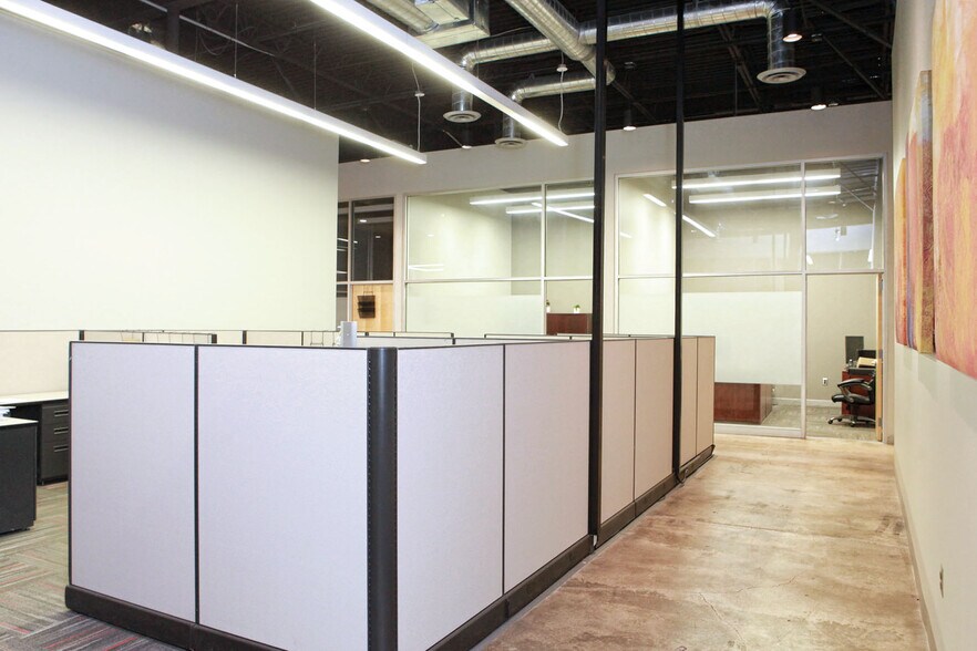 More Photos Of 817 E 4th St, Tulsa Showroom For Sale