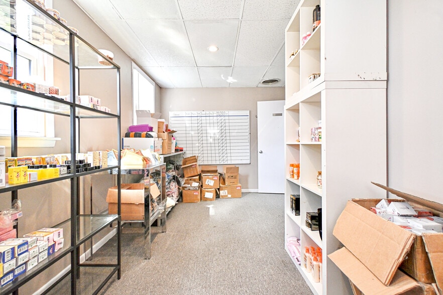 More Photos Of 8240 Clara Ave, Cincinnati Office For Sale