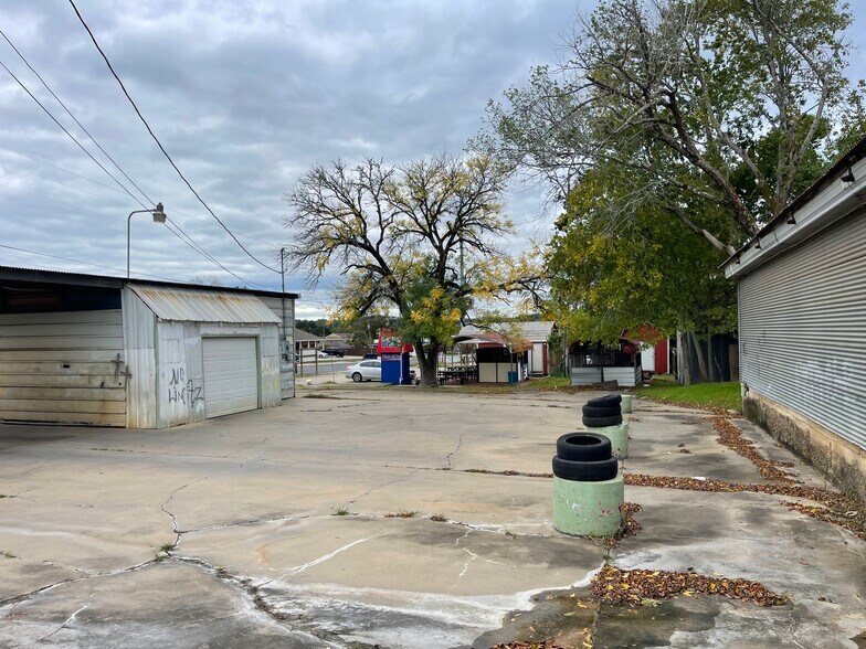 More Photos Of 903 N Washington Ave, Livingston General Retail For Sale