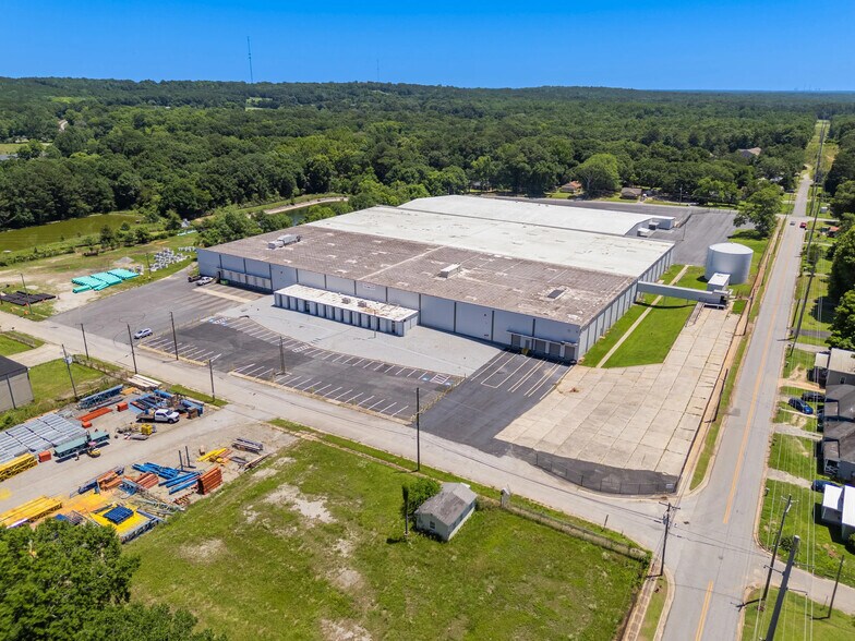 Primary Photo Of 206 Mathews St, Barnesville Distribution For Sale